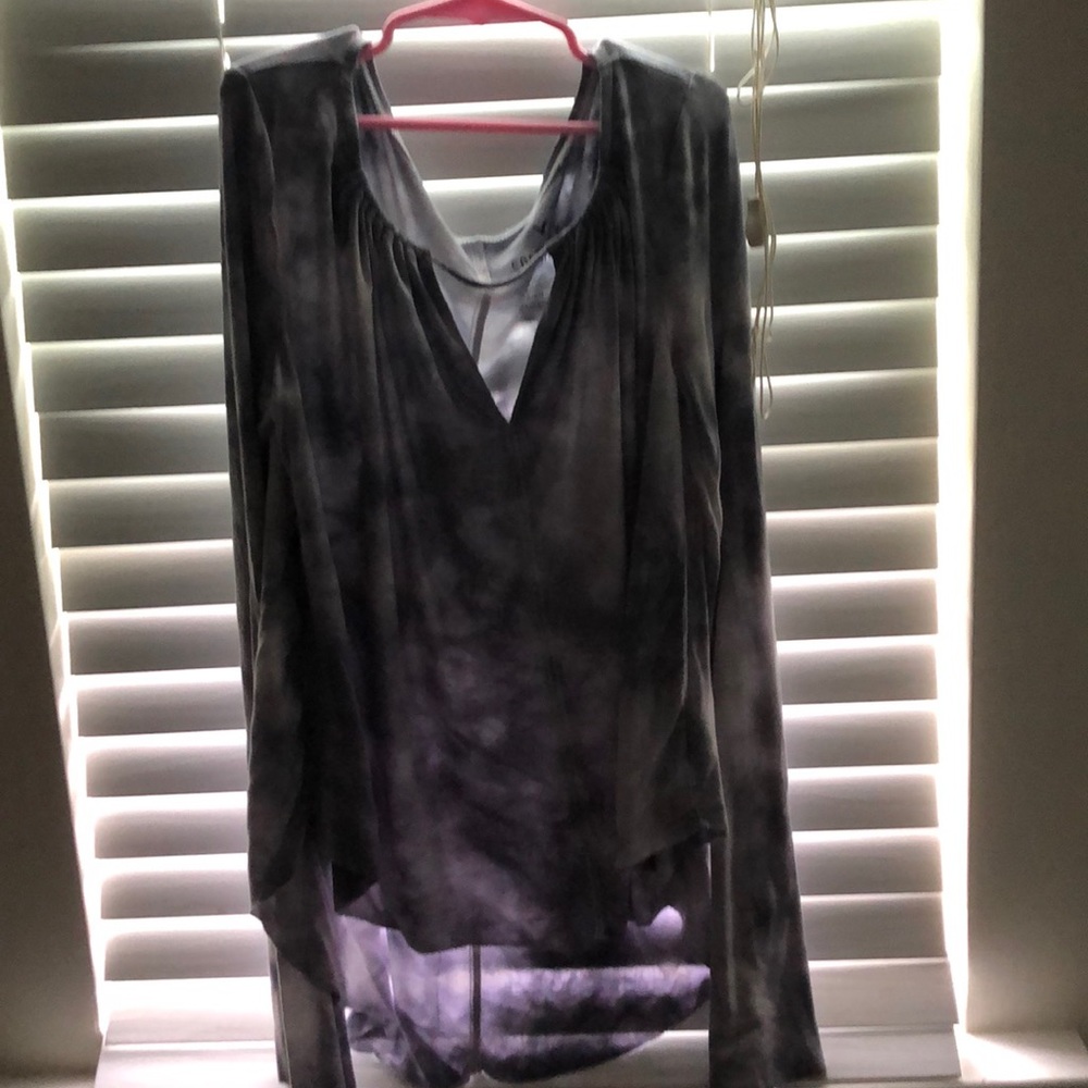 Gray and white long sleeve shirt